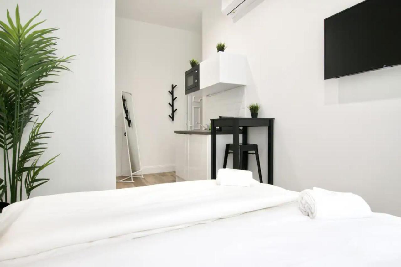 בודפשט Studio Apartments By Hi5- Apartment In Downtown מראה חיצוני תמונה